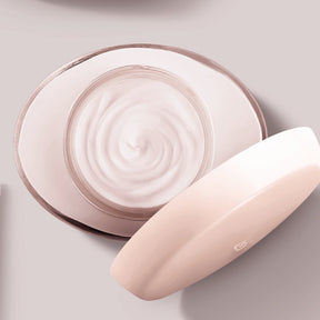 Crema Hidratante Corporal Satinada Absolu 250G Lily en Oboticário Colombia